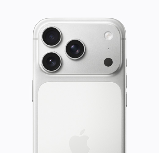 银色 iPhone 17 Pro 的背面外观。