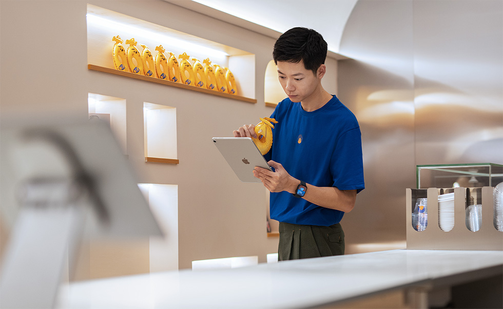 iPad 在手，跨店管理库存的流程更精简，操作轻松且精准。