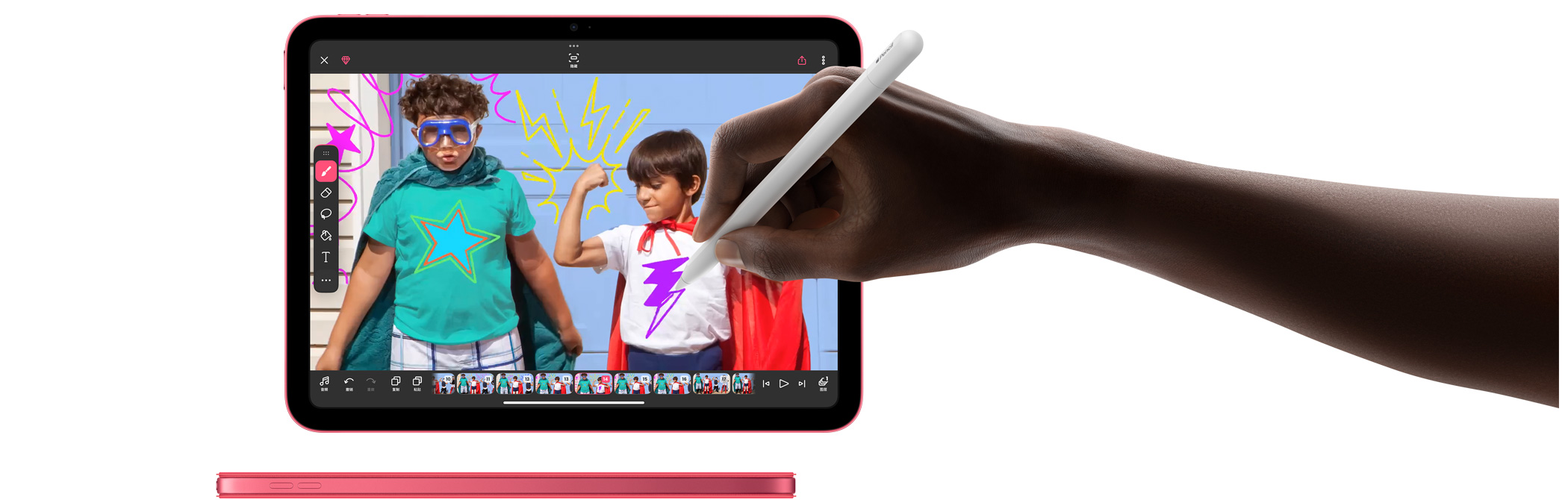 一只手握着 Apple Pencil 在 FlipaClip app 中作画。