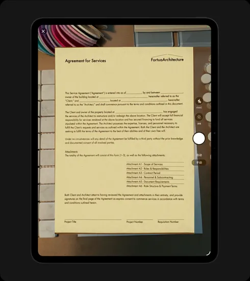 竖屏放置的深空黑色 iPad Pro 正面外观。屏幕显示一份名为《服务协议》扫描文件，文本和签名栏清晰可见。