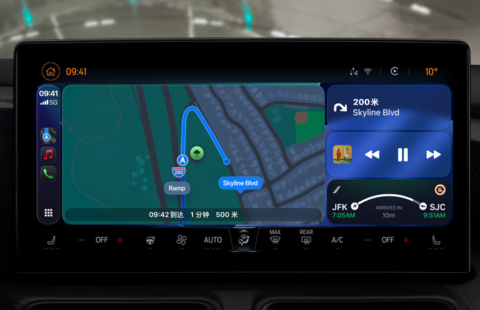 显示车内的 CarPlay 车载功能，突出展示全新设计。