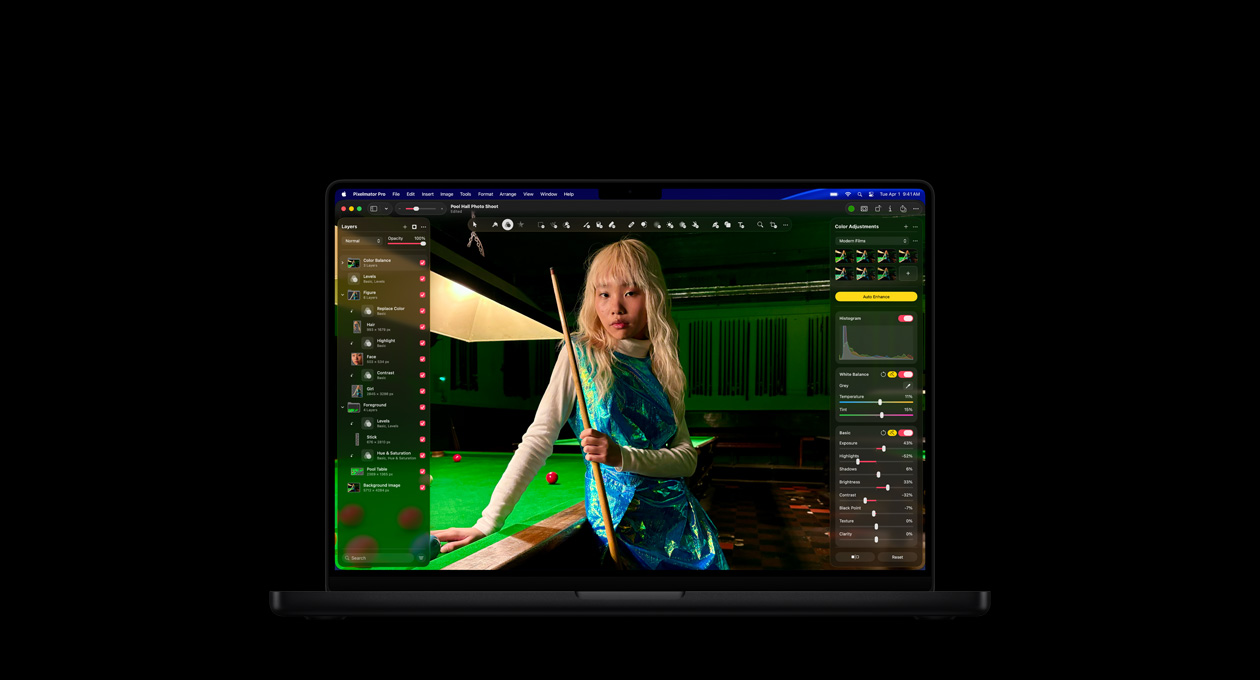 16 英寸 MacBook Pro 屏幕展示一名女子在台球厅的照片以及色彩调整工具。