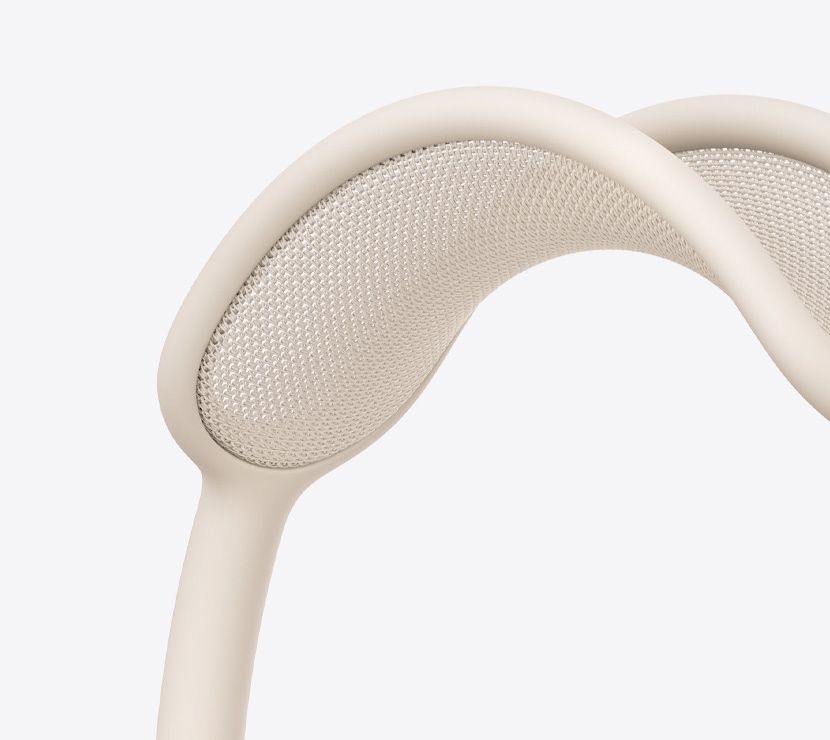 星光色 AirPods Max 2 耳机，展示穹网的细节。