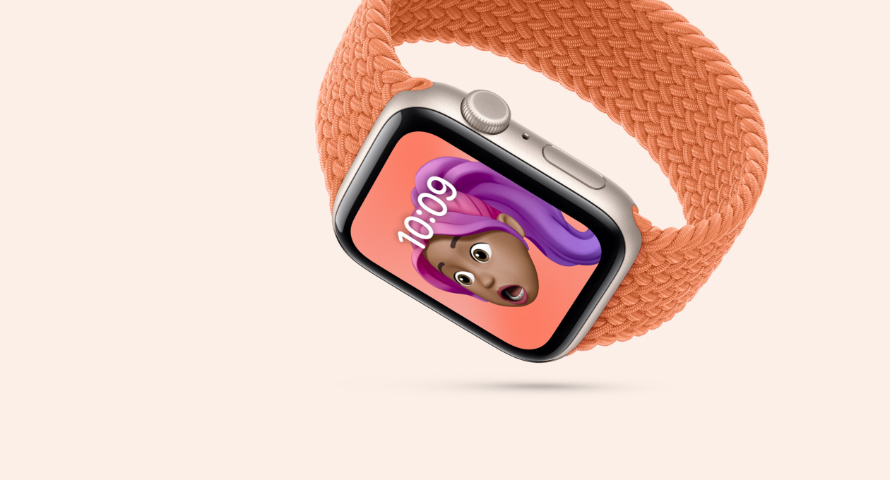 Apple Watch SE 3，展示星光色铝金属表壳、抗裂玻璃显示屏，搭配姜黄末色编织单圈表带。
