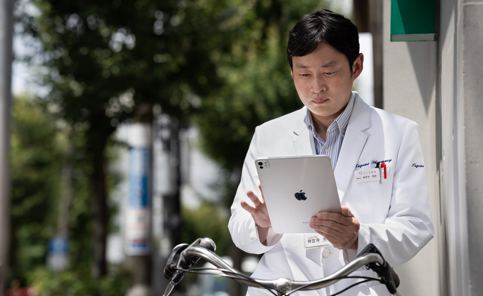 得益于 iPad 的便携性，药剂师可在全市范围内提供上门服务
