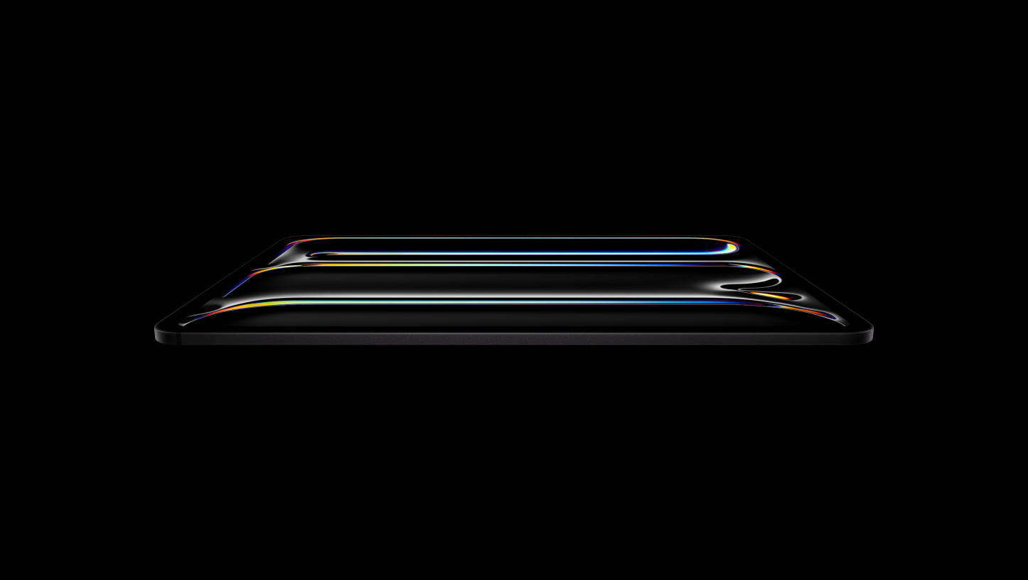 iPad Pro 的正面外观，展示黑色显示屏边框和圆角设计。