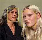 画面展示正在使用拍照人物居中功能，突出显示人物面部。