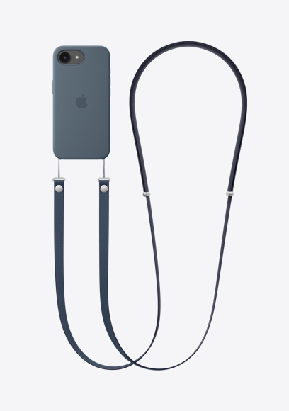 黑色 iPhone 17e 安装有蓝色 MagSafe 硅胶保护壳并系着蓝色斜挎挂绳，展示背面外观。