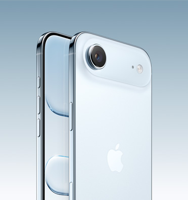 天蓝色 iPhone Air，正面展示局部显示屏，斜侧面展示操作按钮、音量调节按钮和侧边按钮，背面展示机身左上角的融合式摄像头系统。