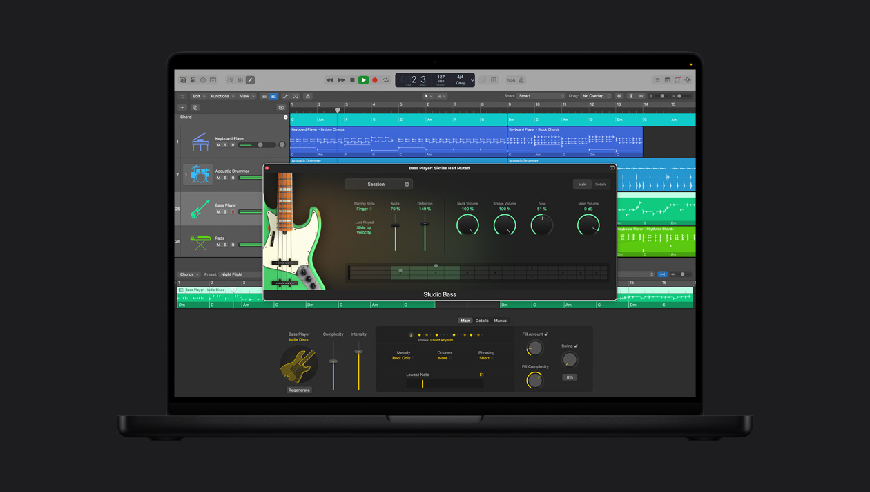 16 英寸 MacBook Pro 屏幕显示伴奏乐手，展示 Studio Bass Player: Sixties Half Muted 及其调整项。