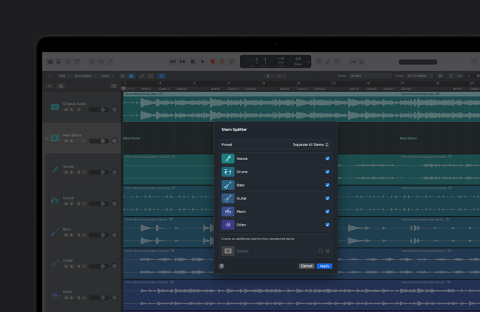 16 英寸 MacBook Pro 屏幕展示大分轨拆分器模块，包括 Vocals、Bass、Guitar、Drums、Piano 和 Other 部分。