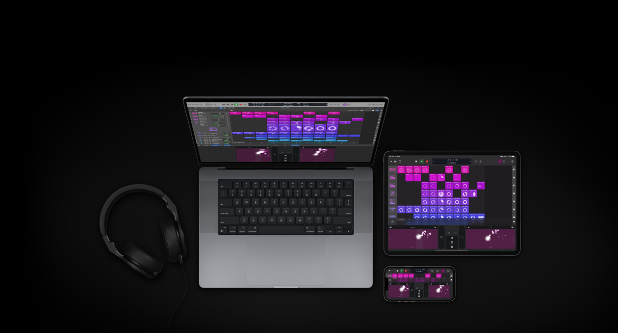 16 英寸 MacBook Pro、13 英寸 iPad Pro 和 iPhone 16，设备屏幕上显示 Logic Pro 混音板，紫色和粉色方块分别代表不同的音频层和声音，在这些设备的左侧摆放着一副耳机。