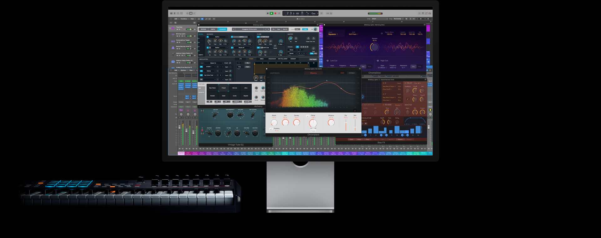 Mac Studio Display，屏幕显示 Logic Pro 控制项；显示器的左下方摆放着键盘。