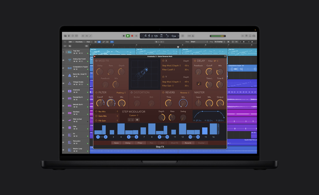 16 英寸 MacBook Pro 屏幕显示 Step FX 的 Anastacia: 3 - Gated Reverse Verb 窗口，展示 Mod 效果、Delay、Filter、Distortion、Reverb 和 Master 旋钮，底部为蓝色图表。