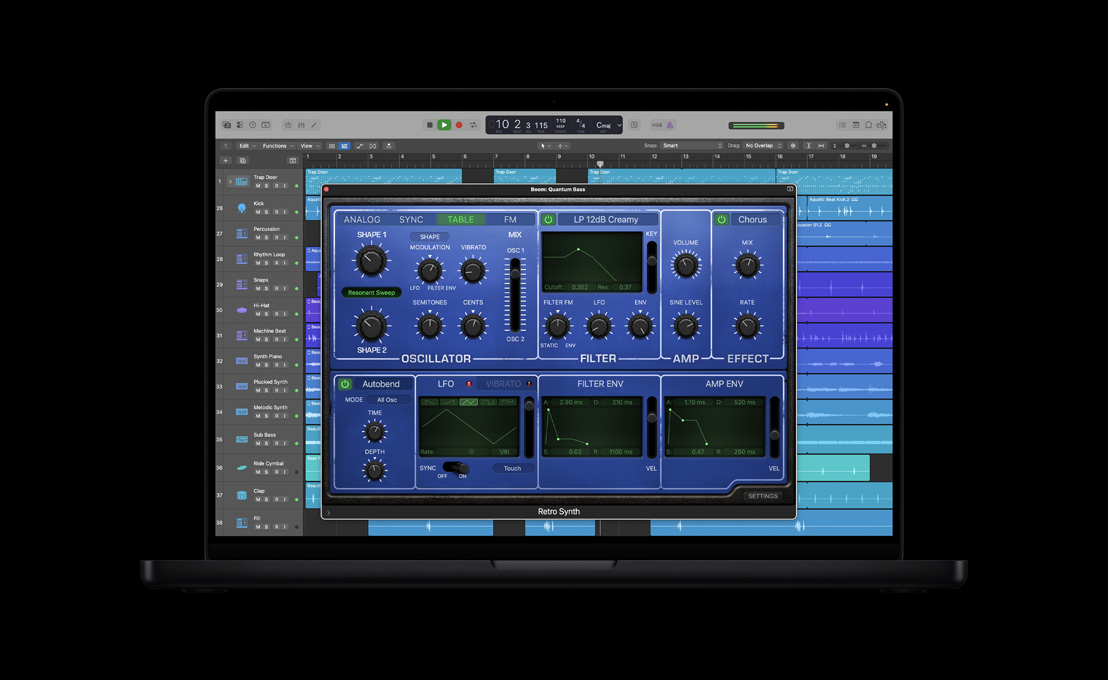 16 英寸 MacBook Pro 屏幕显示怀旧合成器的 Boom: Quantum Bass 窗口，展示各种旋钮和控制项。