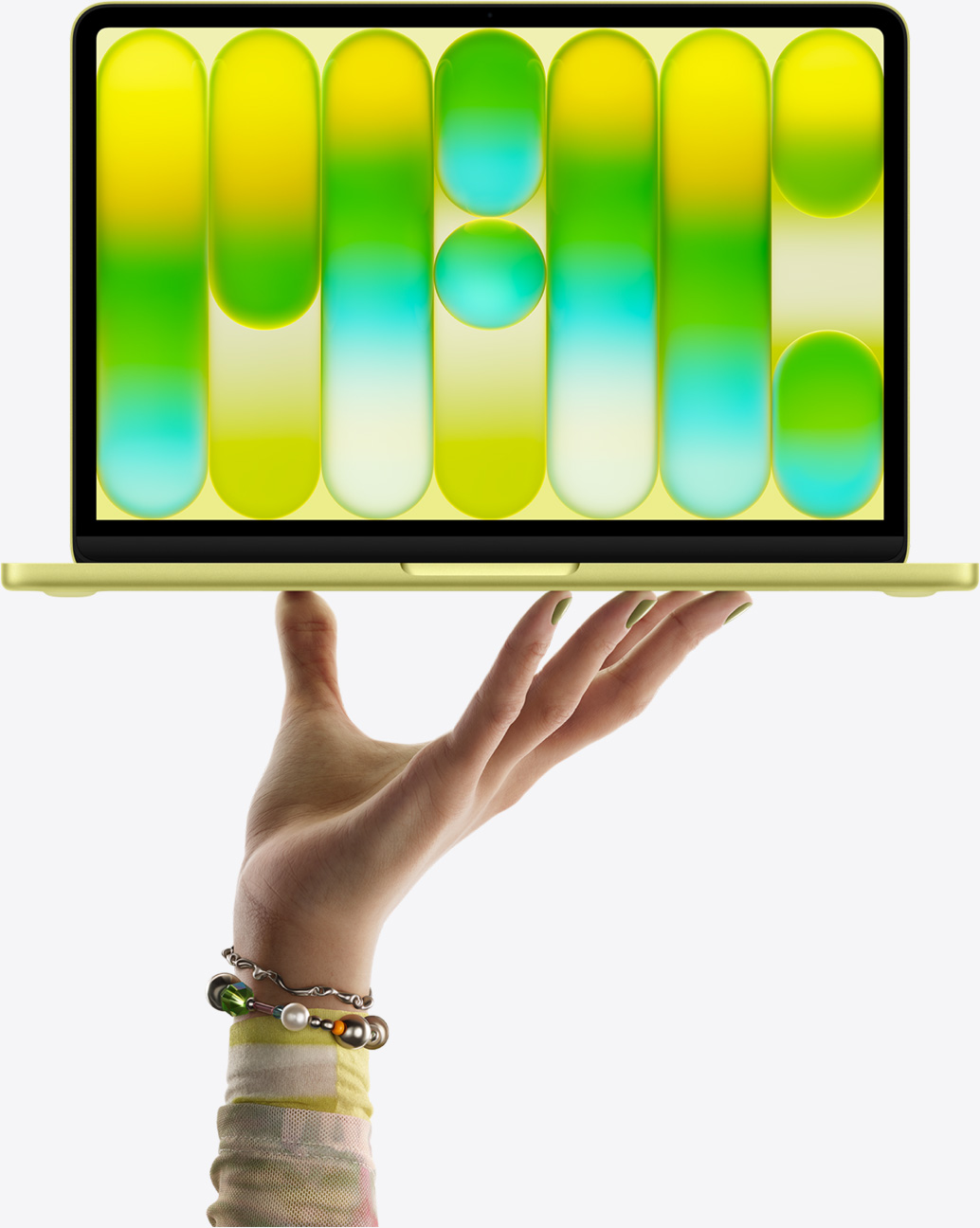 柑橘黄色 MacBook Neo 平稳放在张开的五指上，屏幕显示缤纷多彩的抽象图案。