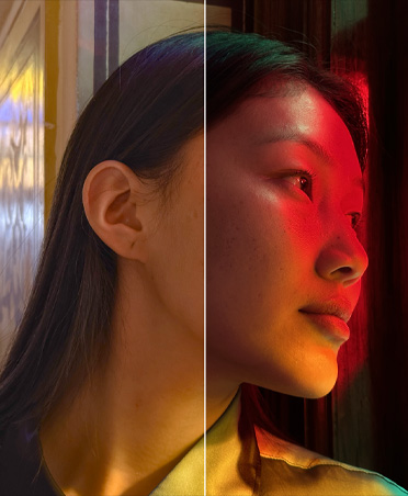 一名女子在暗红色光线室内的照片，照片的左右两半部分有所不同。